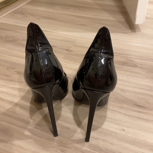 YSLBlack patent leather heels - Picture 2 of 6